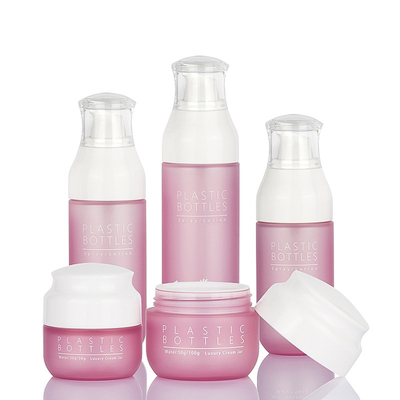 贅沢なピンクのSkincareの化粧品の包装は表面クリームのローションのびん138mlを置きます