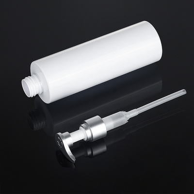 ペット白い円形のシャワーのゲル200ml 500mlの銀製の上の血清のコンディショナーのプラスチック シャンプー ポンプSkincareの包装のびん