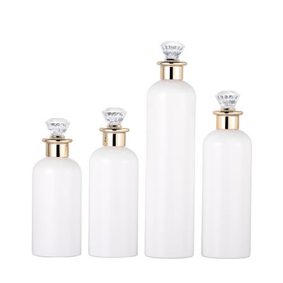 白い単一レバーのダイヤモンドの帽子が付いている空の空気のない化粧品の包装のプラスチック ローションのシャンプーのびんのあたりの良質ペット