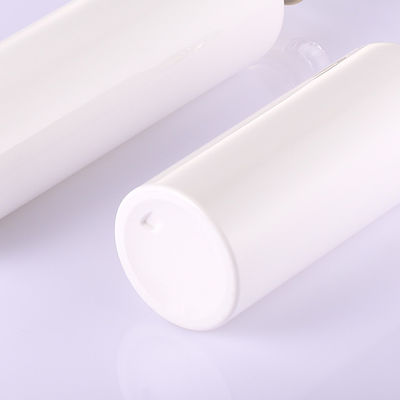 白い単一レバーのダイヤモンドの帽子が付いている空の空気のない化粧品の包装のプラスチック ローションのシャンプーのびんのあたりの良質ペット