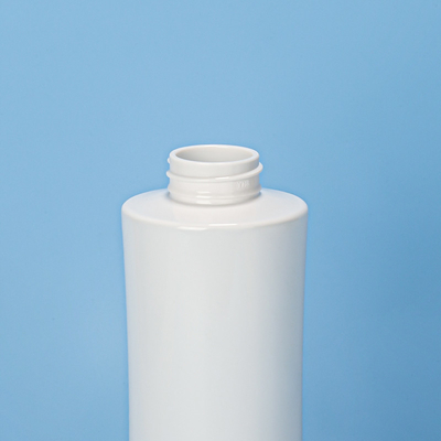 350ml 400ml 500ml OEMの丸型のプラスチック大広間のシャンプー プラスチックびんを包む空気のないボディ ポンプ